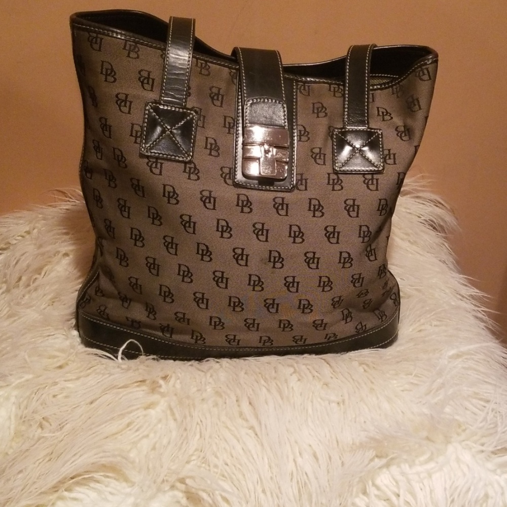 Dooney and Bourke shoulder bag
